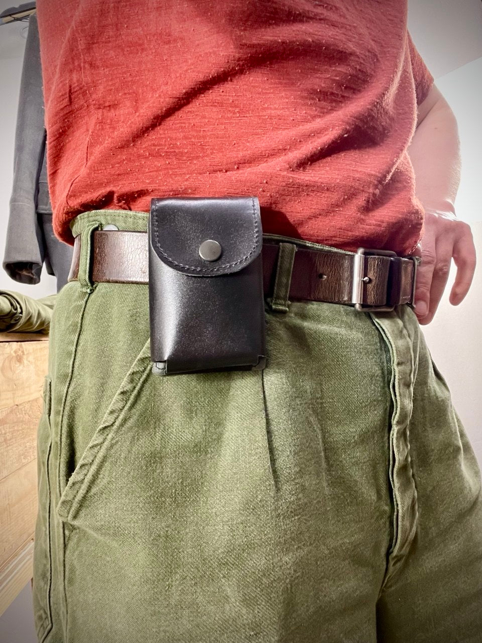 Hollannin armeijan pieni vyötasku, nahkaa, ylijäämä