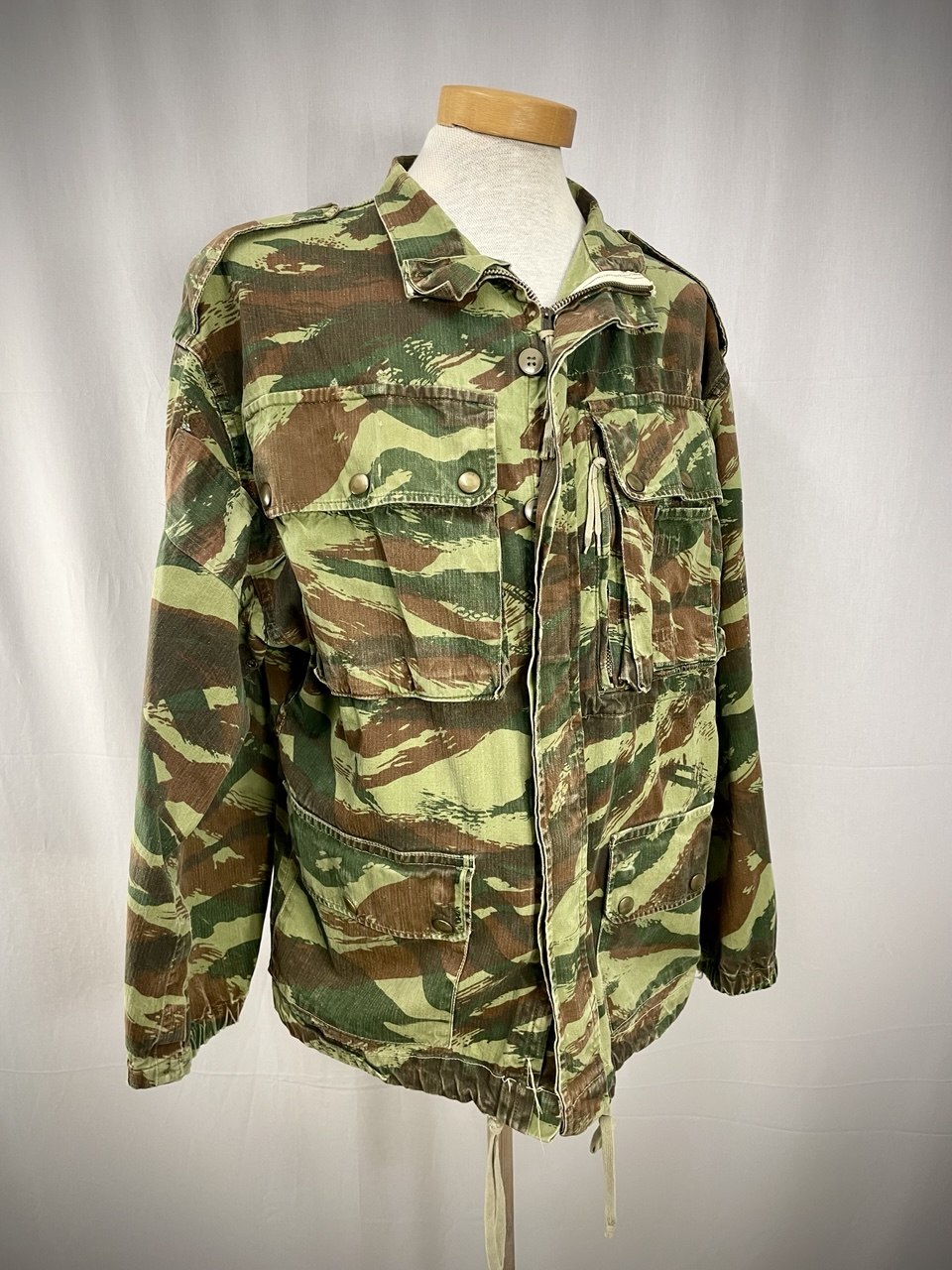 Ranskan armeijan TAP 47/56 maastotakki, Lizard-maastokuviolla, koko Medium, ylijäämä