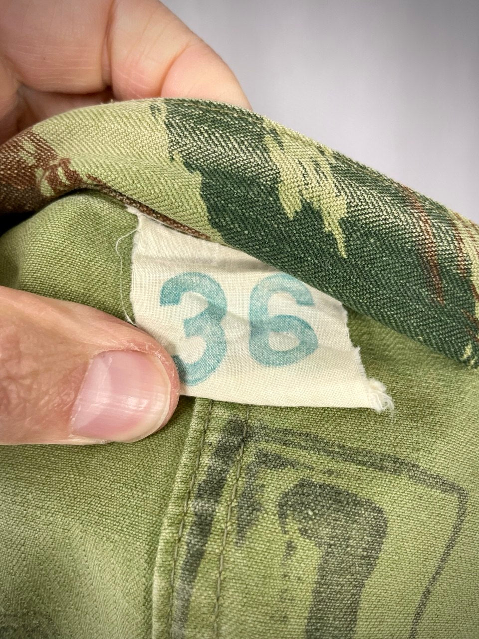 Ranskan armeijan TAP 47/56 maastotakki, Lizard-maastokuviolla, koko Medium, ylijäämä