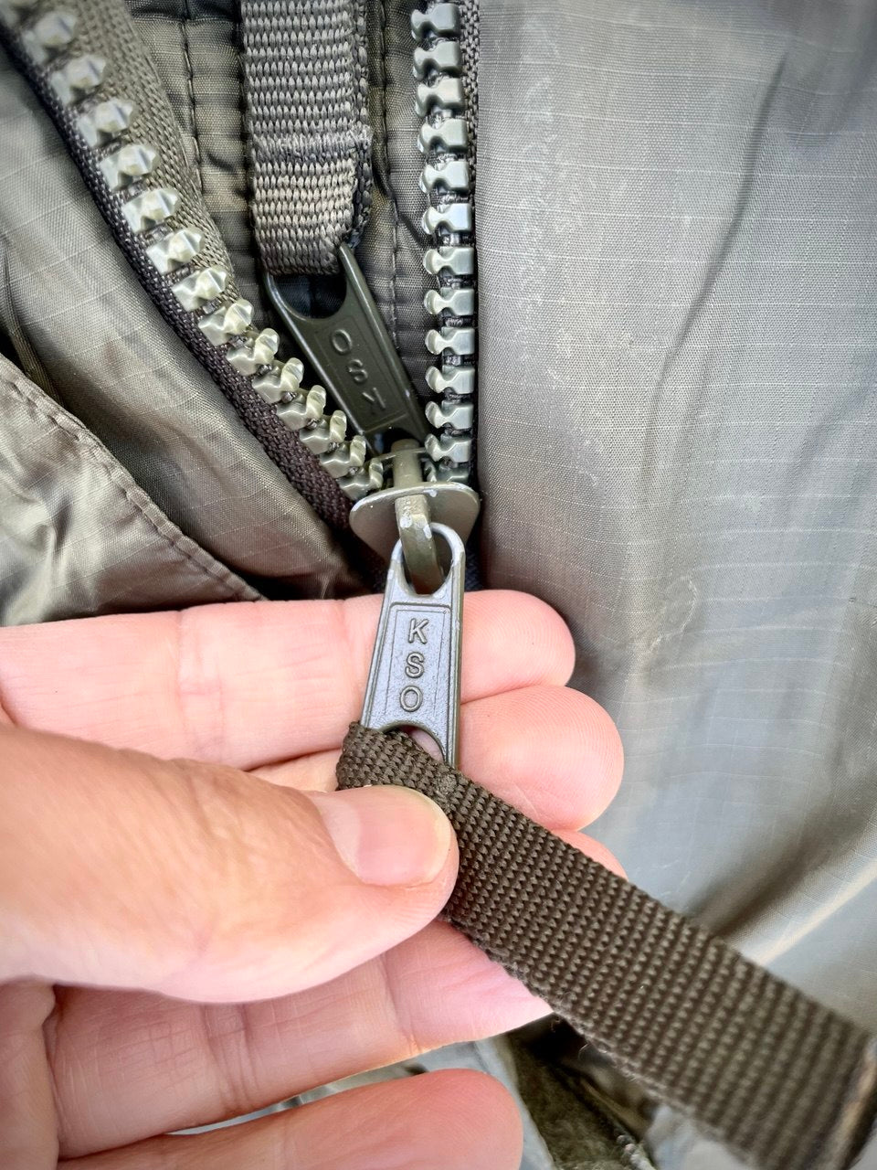 Hollannin armeijan modulaarinen kesämakuupussi, "Tropen", ylijäämä