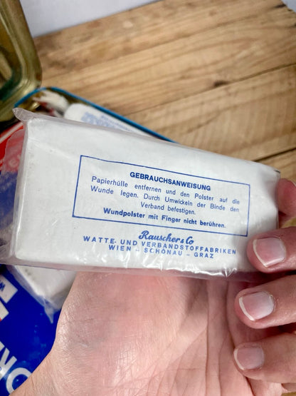 Rauscher vintage-ensiapulaatikko sisällöllä, käytetty