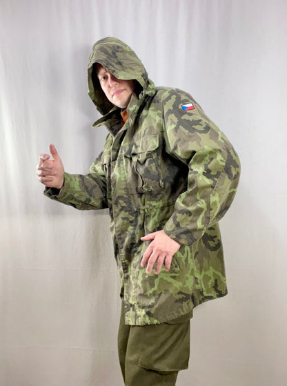 Tsekkiarmeijan Vz95 parka, napeilla, ylijäämä
