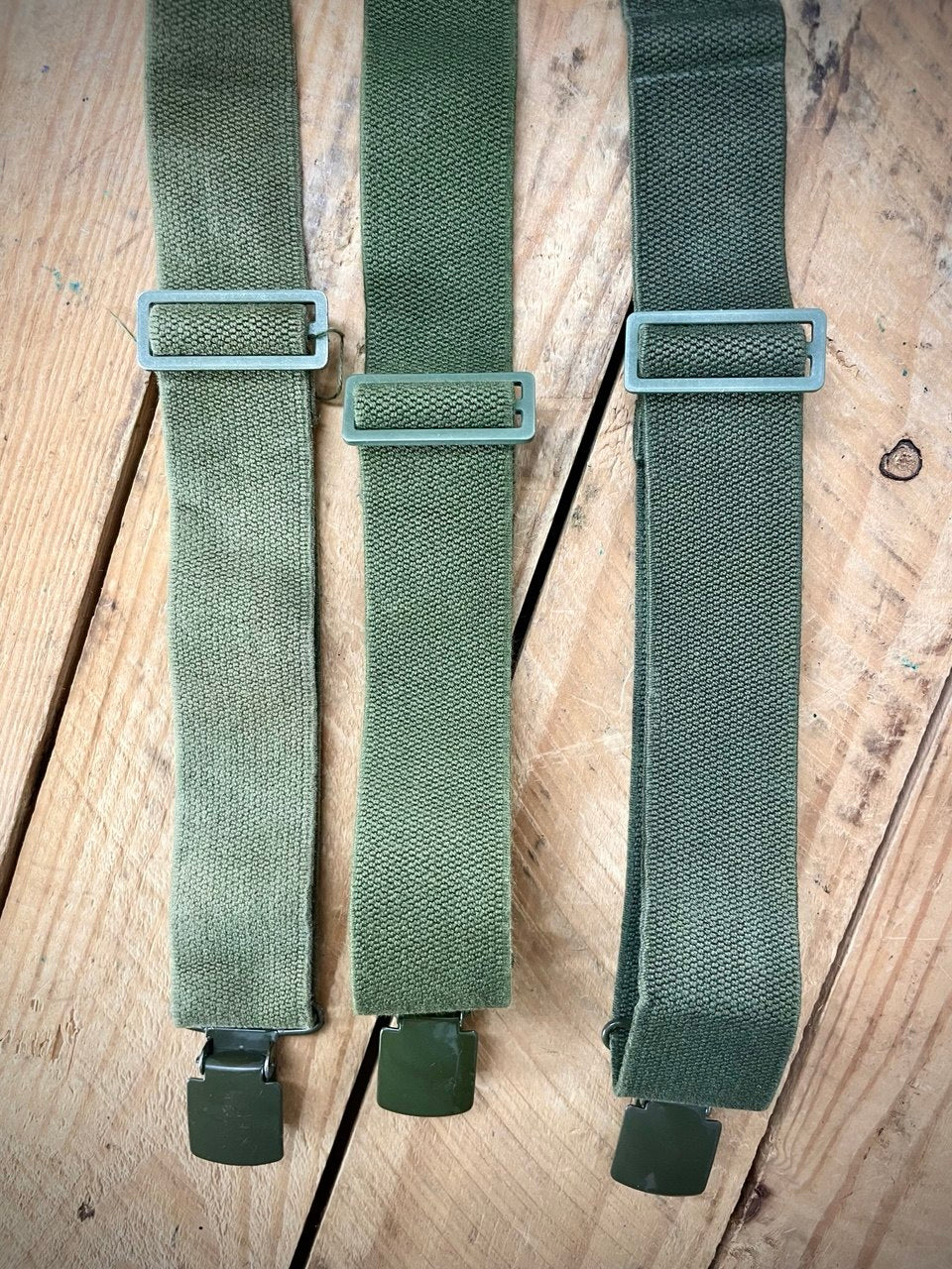 Tanskan armeijan nipistinhenkselit, vihreät, ylijäämä